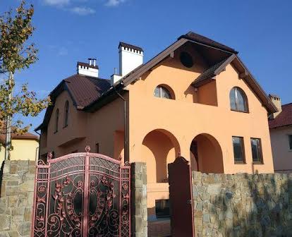 Продаж будинку у Львові 430 м2, з ремонтом в гарному районі