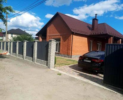 Два одноповерхових будинки на одній ділянці, лише за 5 км від Києва!