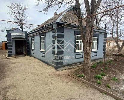 Продам доглянутий будинок в смт Софіївка ставок біля города..