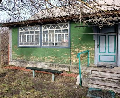 Продаж будинку в центрі села Сем`янівка.