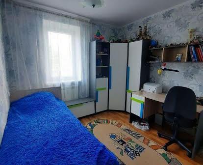 Продається 3-кімнатна квартира на вулиці Сергея Сенчева