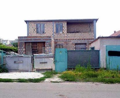 Дом без отделки на Керченской