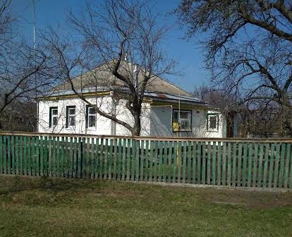 Будинок зі зручностями в центрі с. Драбівці (п3)