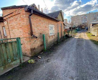 Продаж будинку по вул. Лазаретна