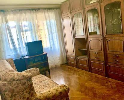 Жилая квартира в Одессе с мебелью.