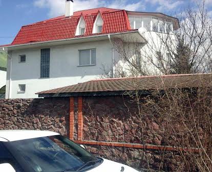 Будинок поблизу Києва