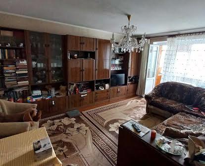 Продам 3-х кімнатну квартиру (61 кв.м.) у центрі міста Прилуки.