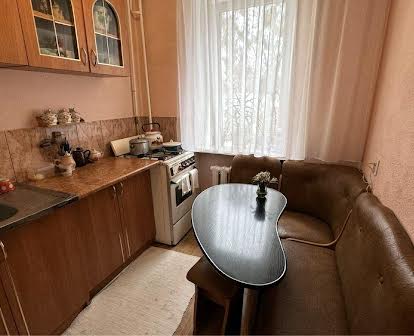 Продам 1 кім квартиру в малосімейному будинку на Макарова