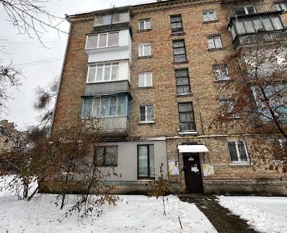 Пропоную квартиру під ремонт М.Святошин, Берестейський, 104а