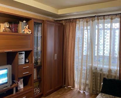 Продам 1-кімнатну квартиру біля метро «Ботанічний сад»