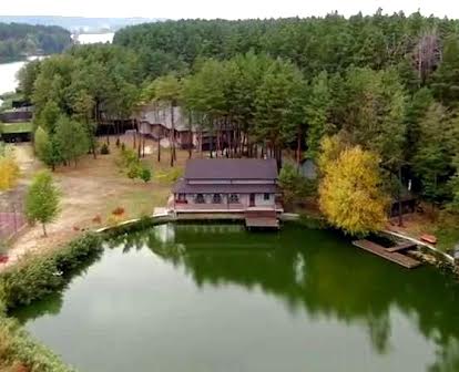 Дом в лесу на берегу реки в коттеджном городке, Таценки!