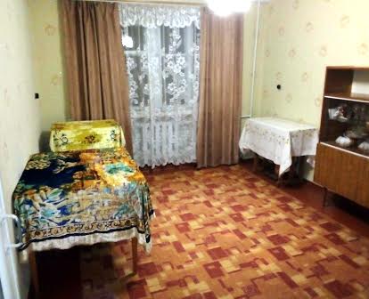 Продам 2-кімнатну квартиру на Петрівці (біля Маркетопта)