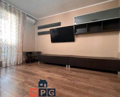 Продам 2-комнатную квартиру с евроремонтом Метро Унивеситет ул Гаршина