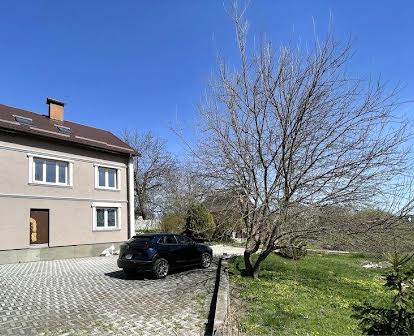 Продам новий маєток під Києвом на великій ділянці