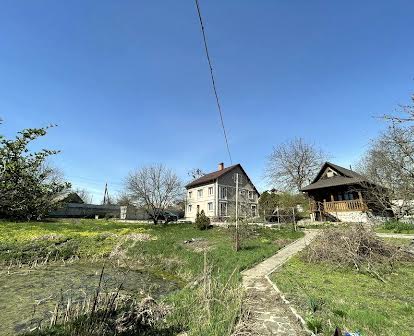 Продам новий маєток під Києвом на великій ділянці