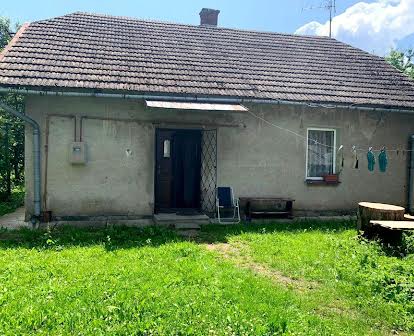 Продається житловий будинок біля м.Стрий (12км), с.Комарів