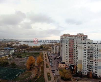 Шикарний вид на Дніпро за вікнами! 72м2