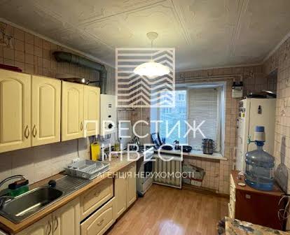 Продаж 3-к.кв з окремими кімнатами по вулиці Лютнева