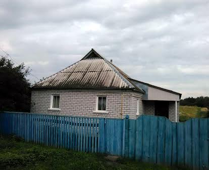 Дом в селе Паволочь