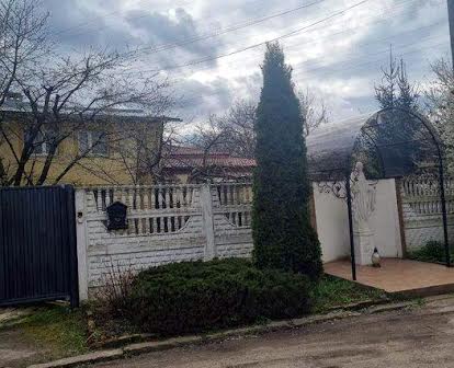 Продаж 2 будинків(основний та гостьовий) вул.Кам"янецька 8 сот землі