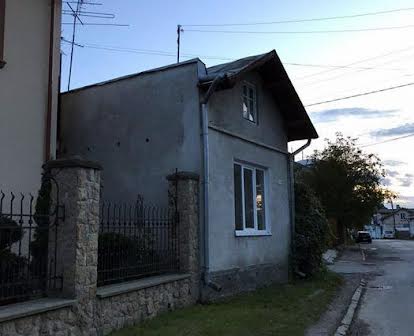 Продам приватний будинок з гаражем в центрі м.Дрогобич