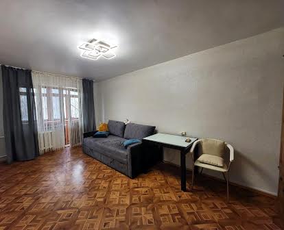 Предлагается к аренде 1 комнатная квартира на  проспекте Шевченко.