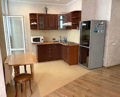 Продам 1-комнатную квартиру м. Бориспольская