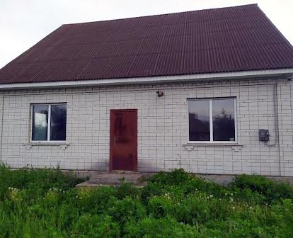 Продається двоповерховий  будинок в смт Баришівка