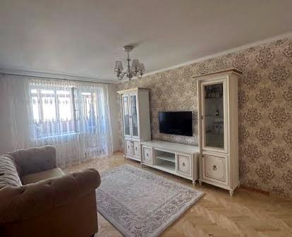 Продам 3-х кімнатну квартиру Дністровська 14(3 поверх,не углова)