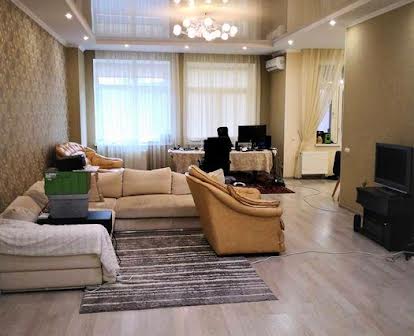 Продам 3х комнатную квартиру в центре Киева Печерский район Коновальца