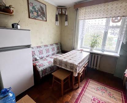 ТЕРМІНОВО Продам 2х кімнатну квартиру покращеного планування