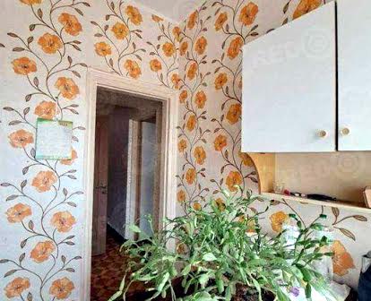 Продаж 3-кімнатної квартири «сталінки» на Дзержинці