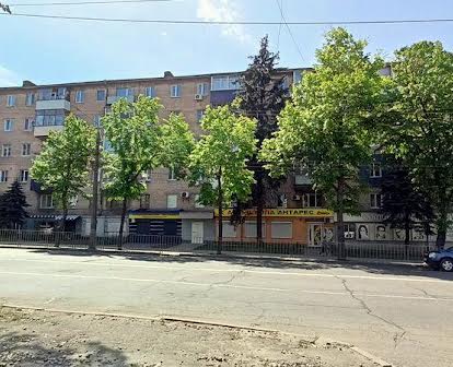Трикімнатна квартира від власника по вул. Лермонтова без ремонту