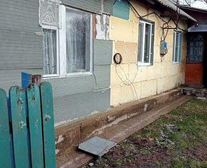 Продам пів будинку в селі Бишів,Фастівського району.