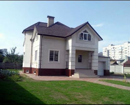 Будинок після будівельників в центрі по вул Пастерівська з 12 сотками