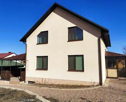 Продається двоповерховий будинок з власним подвірям у місті Вінниця