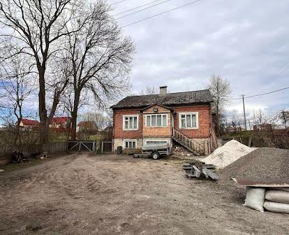 Будинок 114 м2 та  земельна ділянка 0,25 гектара смт Кожичі.