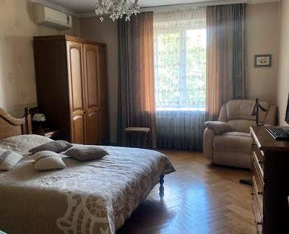Продам простору 3-кімнатну квартиру в центрі Полтави