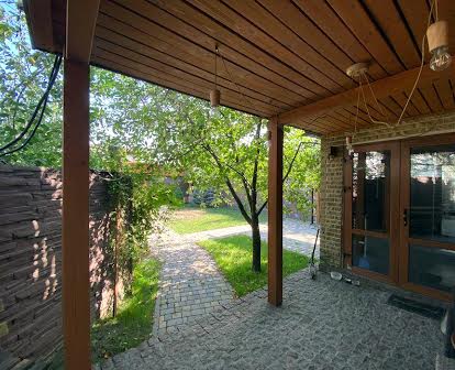 Продам окремий будинок з ремонтом в Стоянці, 150м2, 4 сотки землі