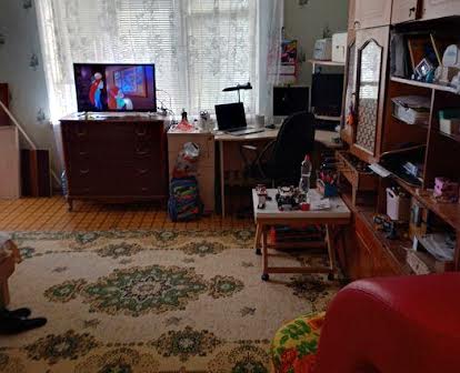Продам 2-х комнатную квартиру в Днепровском ра-не Шухевича 22