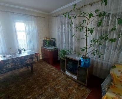 Продам кирпичный дом в Дергачах, 8 км. от Харькова  Сертификат.