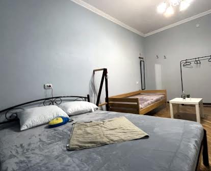 Трехместная комната в апартаментах Арарат-Кловская