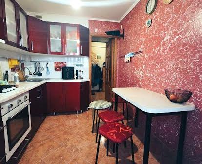 Продаж 3-кімнатної квартири з ремонтом по вул.Сумгаїтська