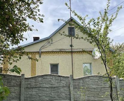 Продам большой дом в районе Украины