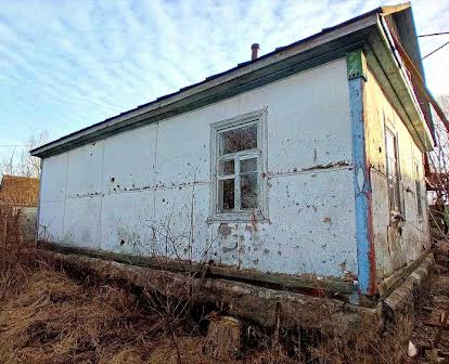 Продам деревяний будинок та 25сот.землі неподалік від Киева.