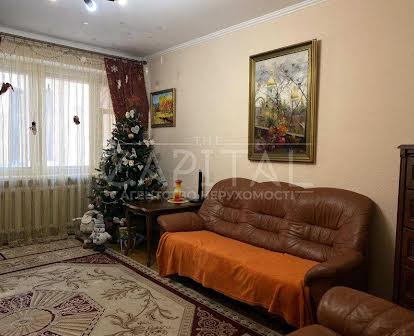 Продається 3 кімнатна квартира по вулиці Антоновича 122