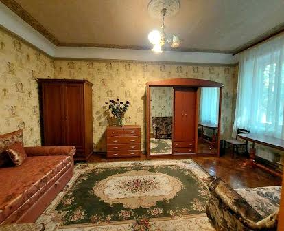 Продам 1 кімнатну квартиру на Печерському узвозі 19