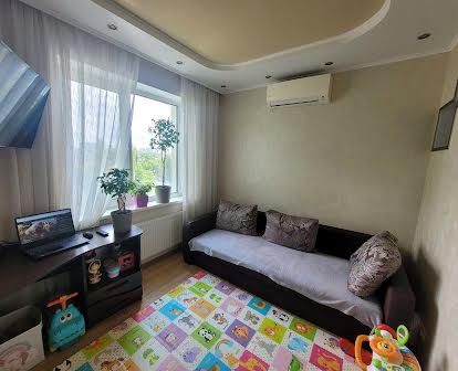 Продажа просторной  квартиры с ремонтом в новом доме (ул. Донца 2-А)