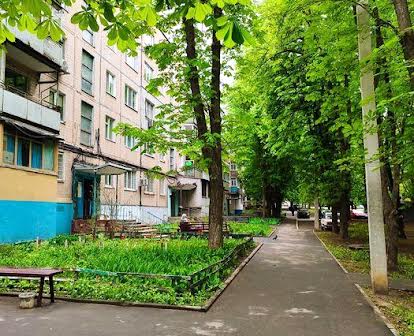 Продам 2 квартиру з ремонтом біля метро Студенська