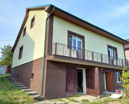 Продається будинок, особняк, дача із земельною ділянкою біля Львова